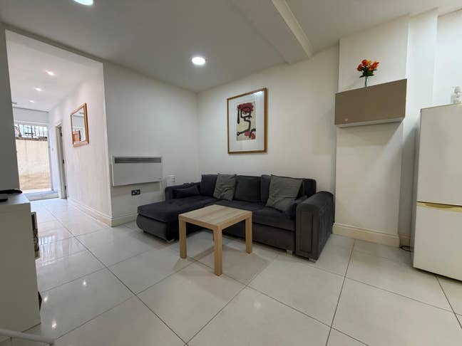 **02 Bedroom Flat - The AVE - West Ealing W13**  Main Photo