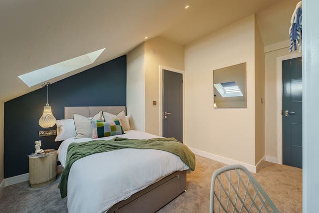 Beautifully refurbished Room Main Photo