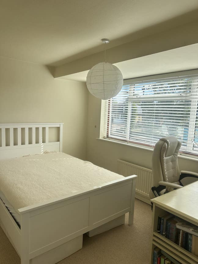 Bright & Sunny Furnished Double Room with Private  Main Photo