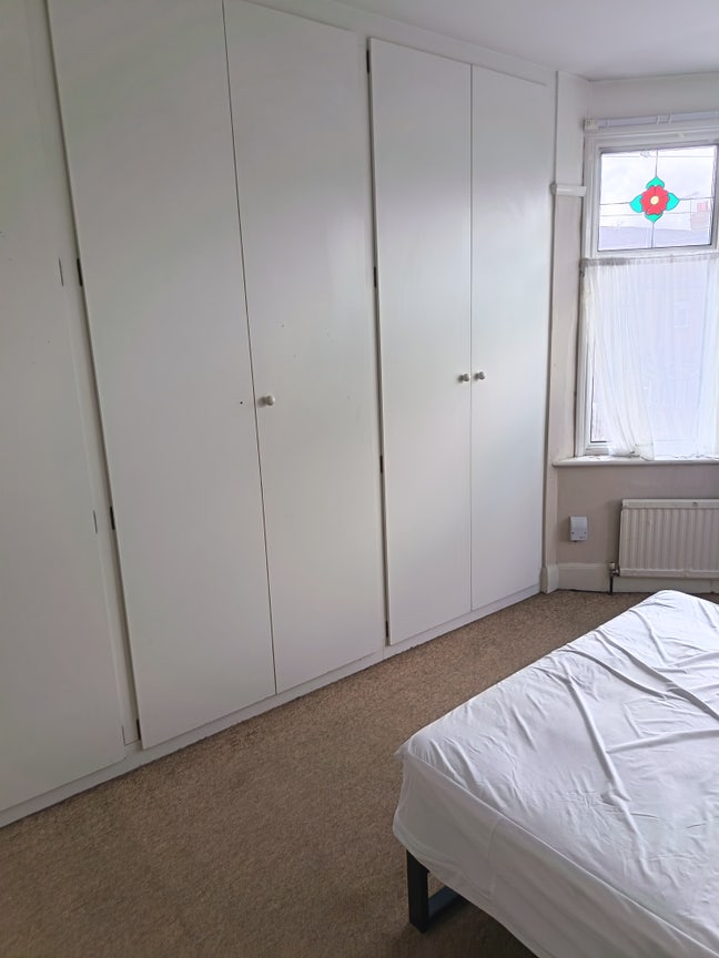 Two double rooms -Seven Kings &pound;595pm Main Photo