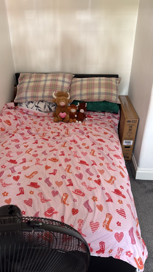 Large single room bills included Main Photo