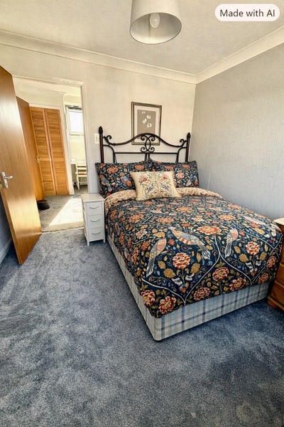 Double room available in Hove for single person  Main Photo