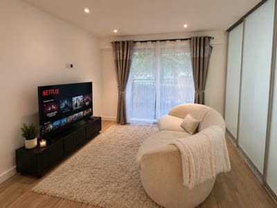 Nice 1Bed Flat In Colindale with Gym, Pool, Garden Main Photo