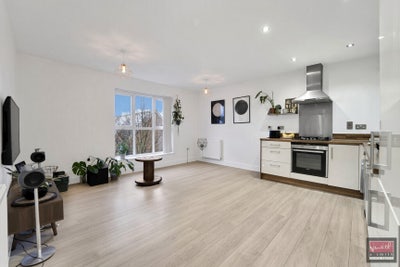 Two Bed. 2 Bath - Heathrow  Main Photo