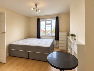 A Spacious 1 single room and double room for rent  Main Photo