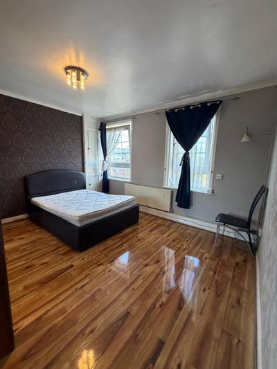 Bright Spacious Rooms Available Near Canary Wharf  Main Photo