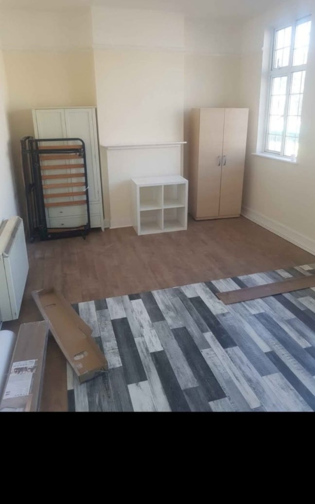 3-bed flat available in UB1 Main Photo