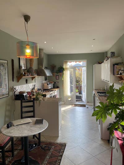 Two large double rooms available NG3 Main Photo