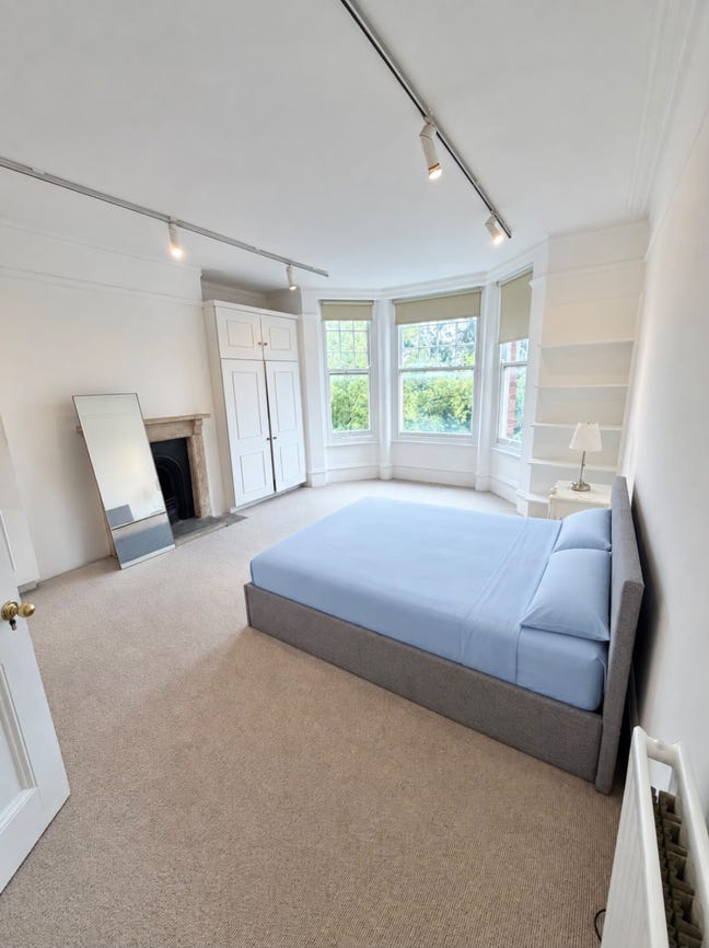 Refurbished 4-Bed Home in Gated Chiswick Main Photo