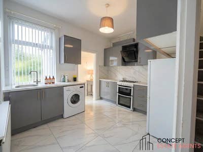 3 Bed Semi-Detached House in Sutton  Main Photo