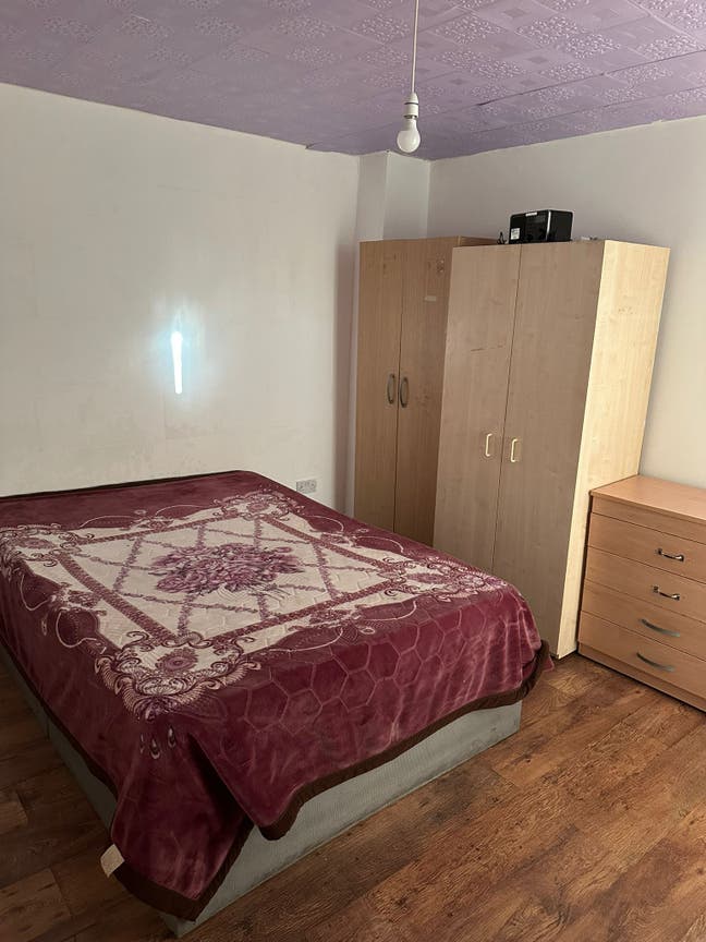 Double Room Close to Bakerloo Line Available Now!! Main Photo