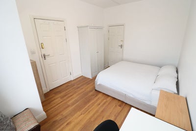 Rare Find! Stunning Affordable Rooms~Central Line Main Photo