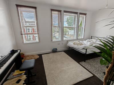  Beautiful  Ensuite  near  Tube  FEMALE Preferred Main Photo
