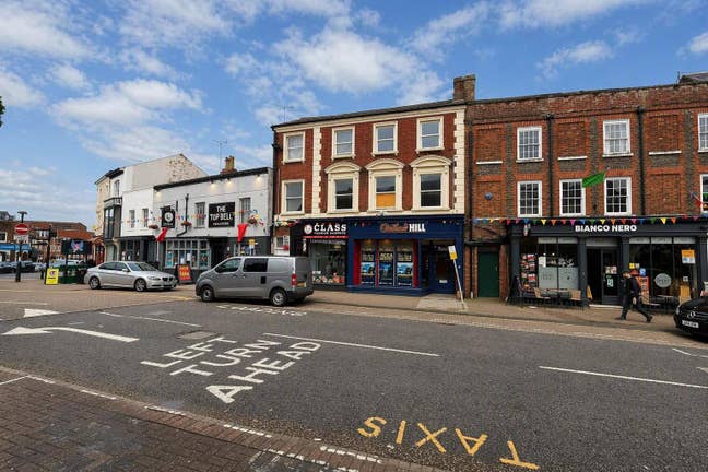 Town centre one bedroom flat Main Photo