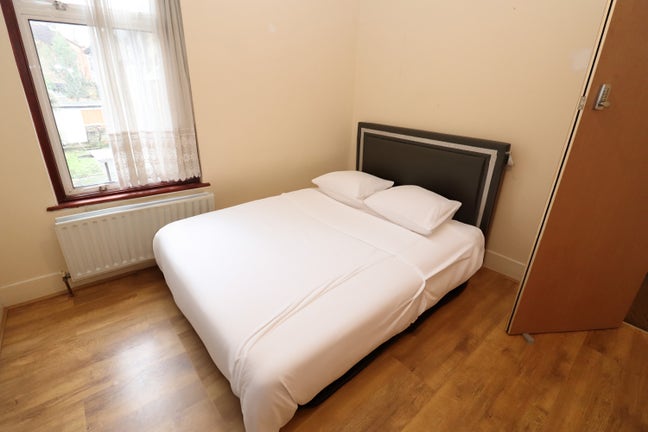  Double Room | Charlton Zone 2 | &pound;195 Pw Main Photo
