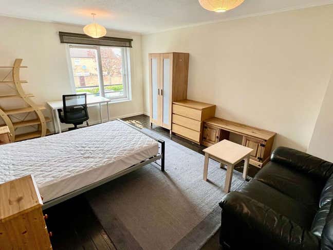 1st Floor Double Room in great location  Main Photo