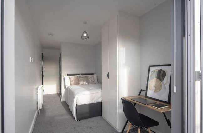 ⭐️ Very Rare Double Ensuite with Private Garden ⭐ Main Photo