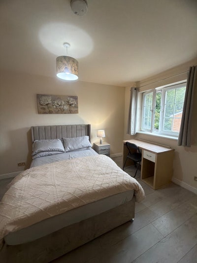 Large Double Room in Female Only House in Salford  Main Photo