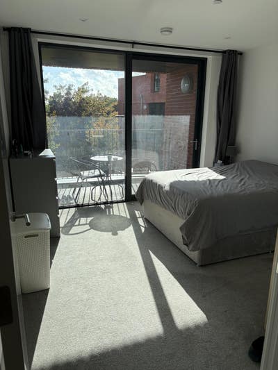 Modern Flat Share - Double bedroom Main Photo