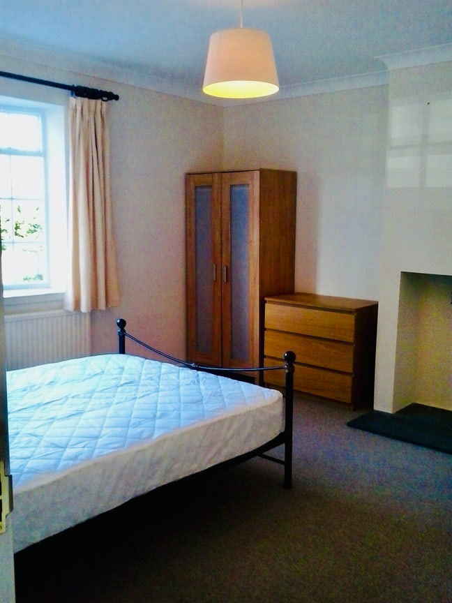 Large Double room with shower room Main Photo