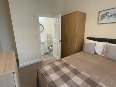 Last En-suite Room available now in Parkgate! Main Photo