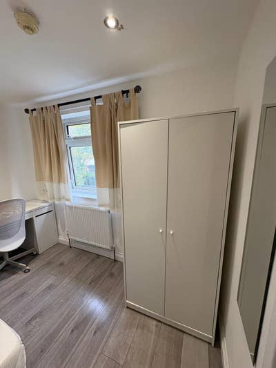 Room in Hatfield Near Galleria and University Main Photo