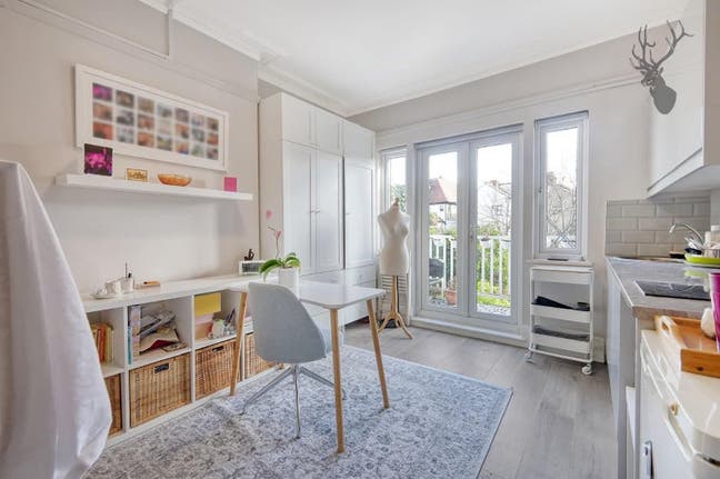 Double Room with Private Kitchen and Balcony Main Photo