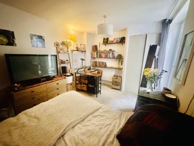 Double room in modern flat 2 October move Main Photo