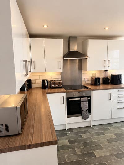 🔥 &pound;650 Bills Inc, 2 Full Kitchens Main Photo