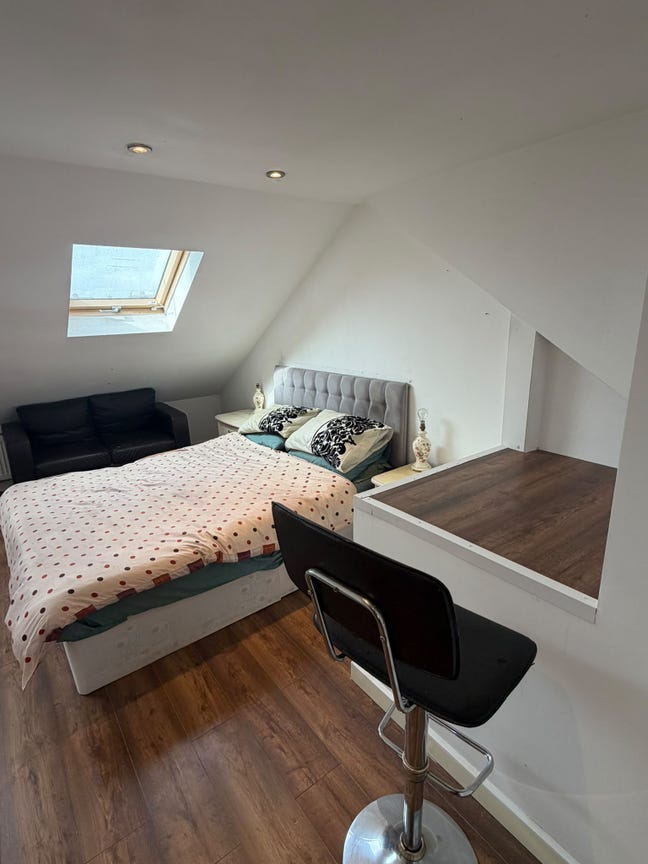 Loft Studio flat with all bills available in RM6 Main Photo