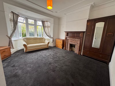 Double Rooms 2 mins from Grange  Park station  Main Photo