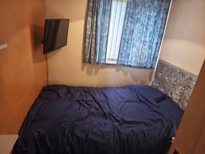 Small double room lots of storage  Main Photo
