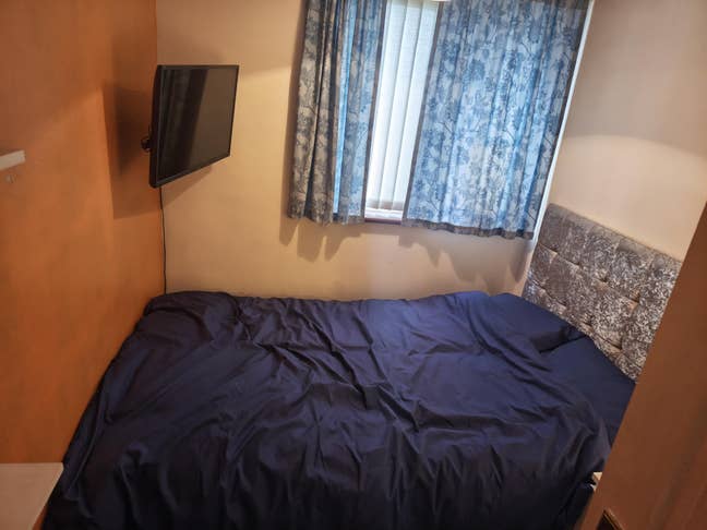 Small double room lots of storage  Main Photo
