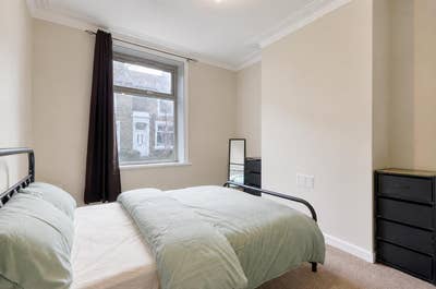 Spacious Furnished Double Room – Bills Included Main Photo