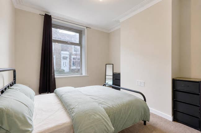Spacious Furnished Double Room – Bills Included Main Photo