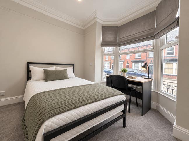 🏡Dont Miss Out! Luxury 6 Bed Ensuite House🏡 Main Photo