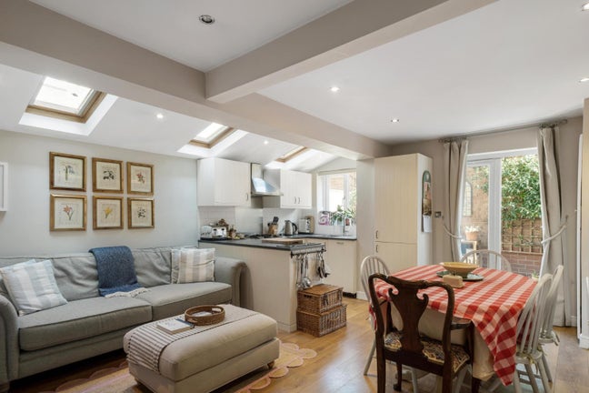 Charming two-bedroom garden flat in Fulham  Main Photo