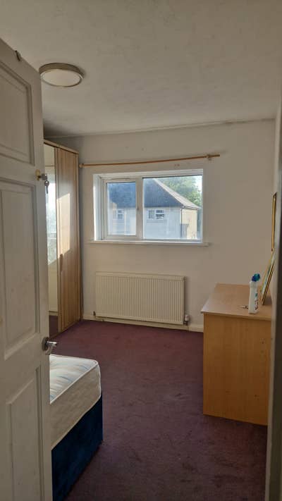 Room to Share Near Heath Hospital Main Photo
