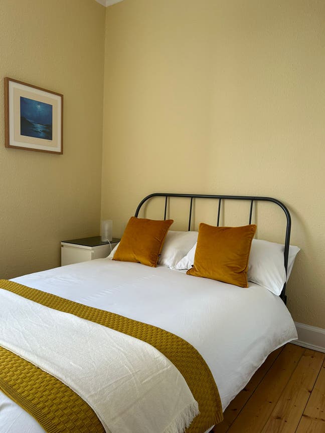 Mon-Fri: Double bedroom in a quiet & bright flat Main Photo