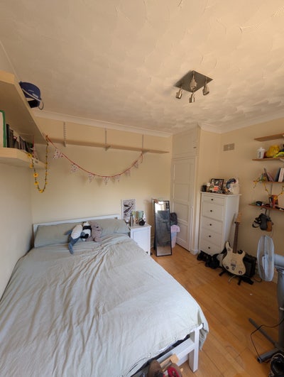 Double Room located in a quiet street in Borough Main Photo