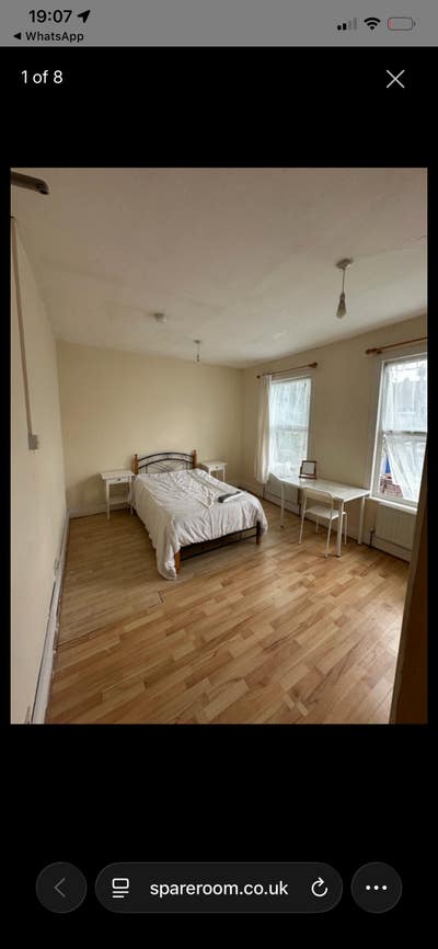 Bright large room in very friendly house Main Photo