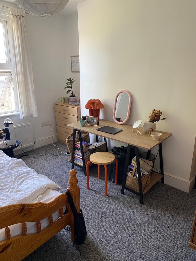 One bedroom in lovely Archway flat! Main Photo