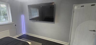 Large Furnished Double Room + TV – Bills Included Main Photo