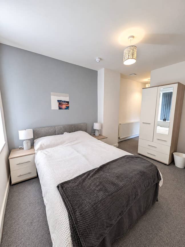 Spacious Double En-Suite Room – All Bills Included Main Photo
