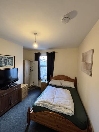Big Double  room available in town centre  Main Photo