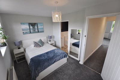 Large Double En-suite | 5-10 min walk to station Main Photo