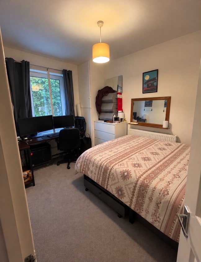 Part furnished Double Bedroom Available - SW11  Main Photo