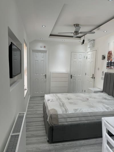 Central Peterborough Studio Apartment  Main Photo