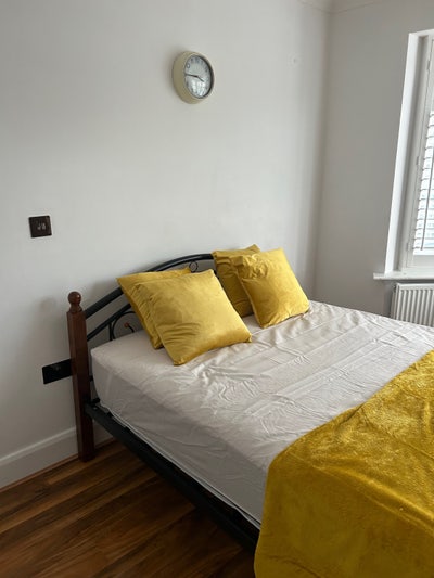 Double room, 12 min walk to south harrow station Main Photo