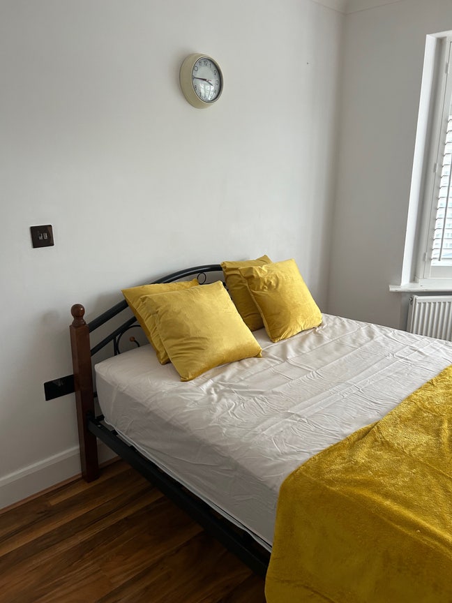 Double room, 12 min walk to south harrow station Main Photo